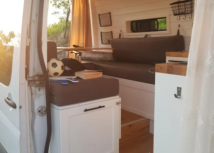 مكان تخييم Cozy Campervan Albania *